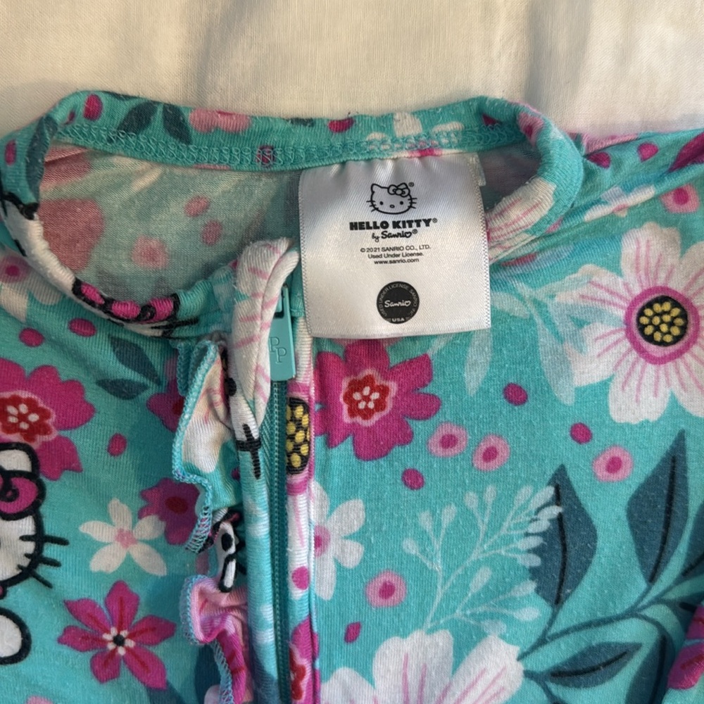Hello Kitty x Posh Peanut Footie Pajamas (9-12 mos) - Picture 5 of 9